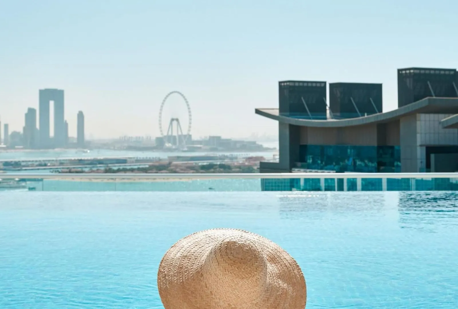 The Seven Palm With Free Rooftop Pool & Beach Дубай
