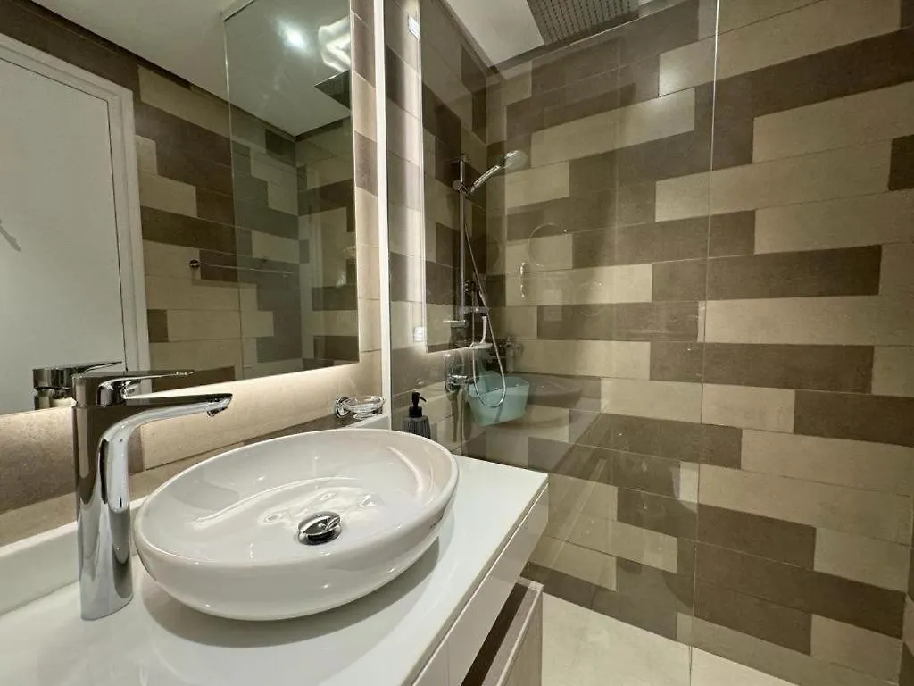 The Seven Palm With Free Rooftop Pool & Beach Dubai 0*,