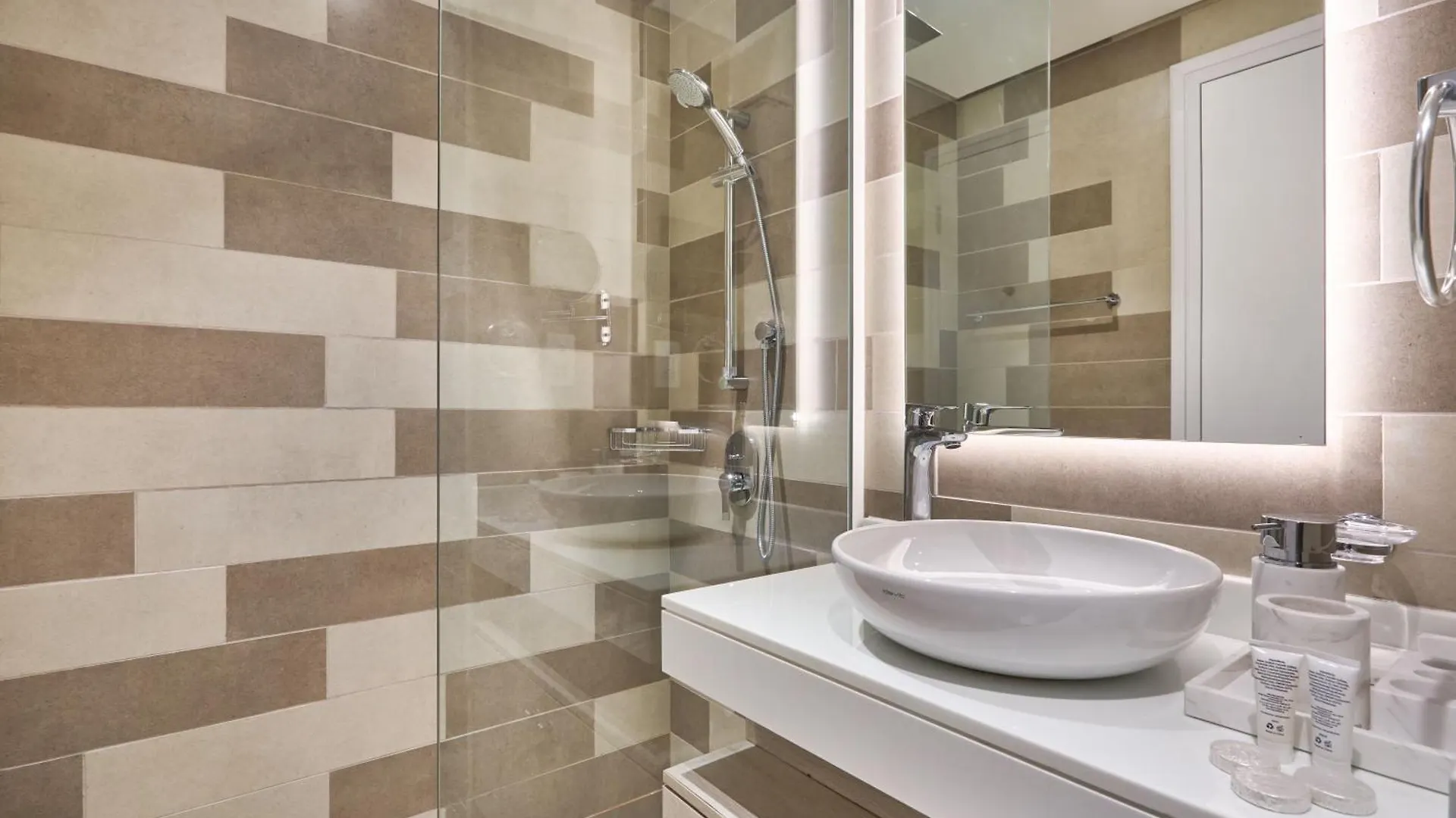 Apartment The Seven Palm With Free Rooftop Pool & Beach Dubai