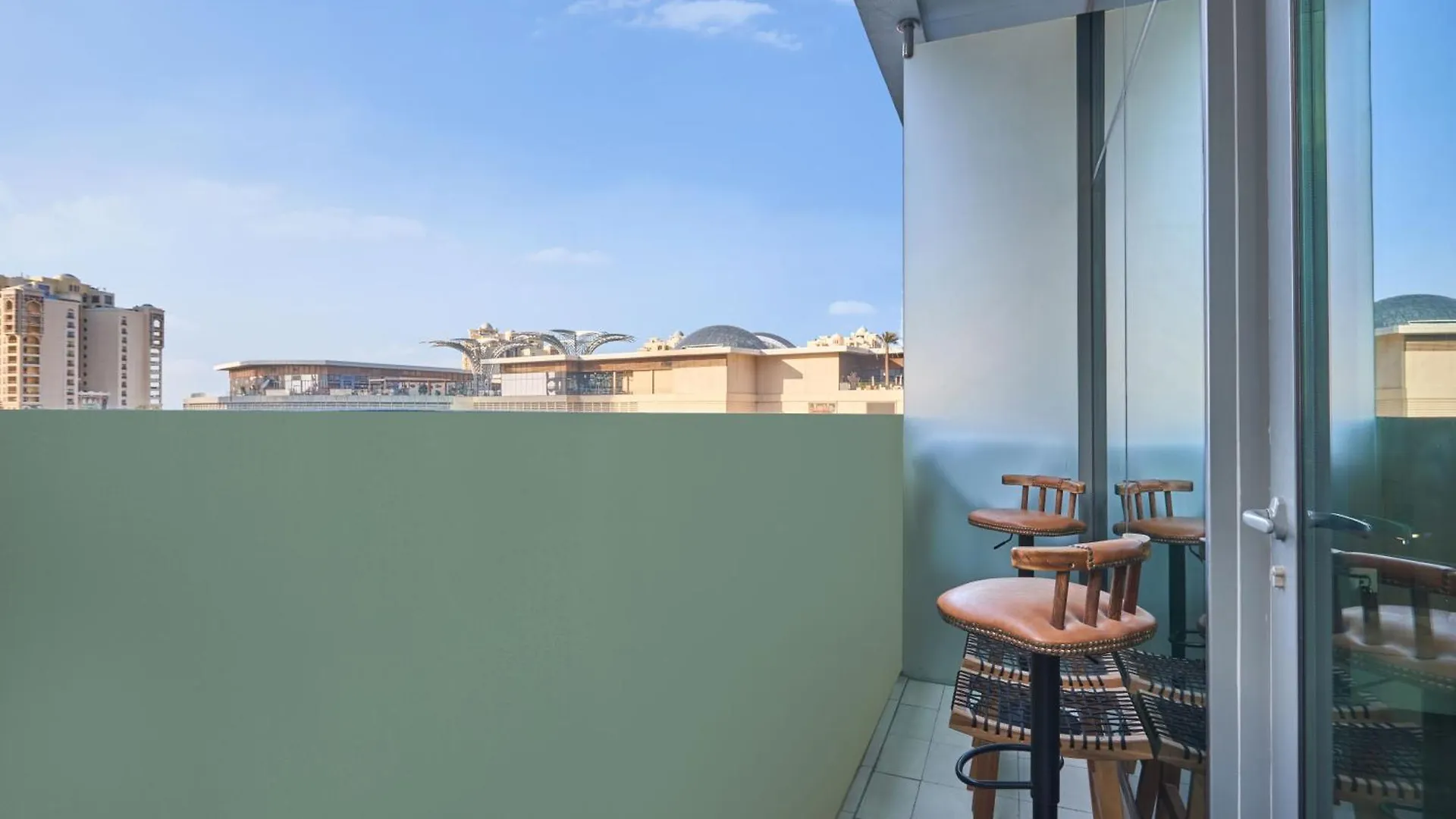 The Seven Palm With Free Rooftop Pool & Beach Dubai