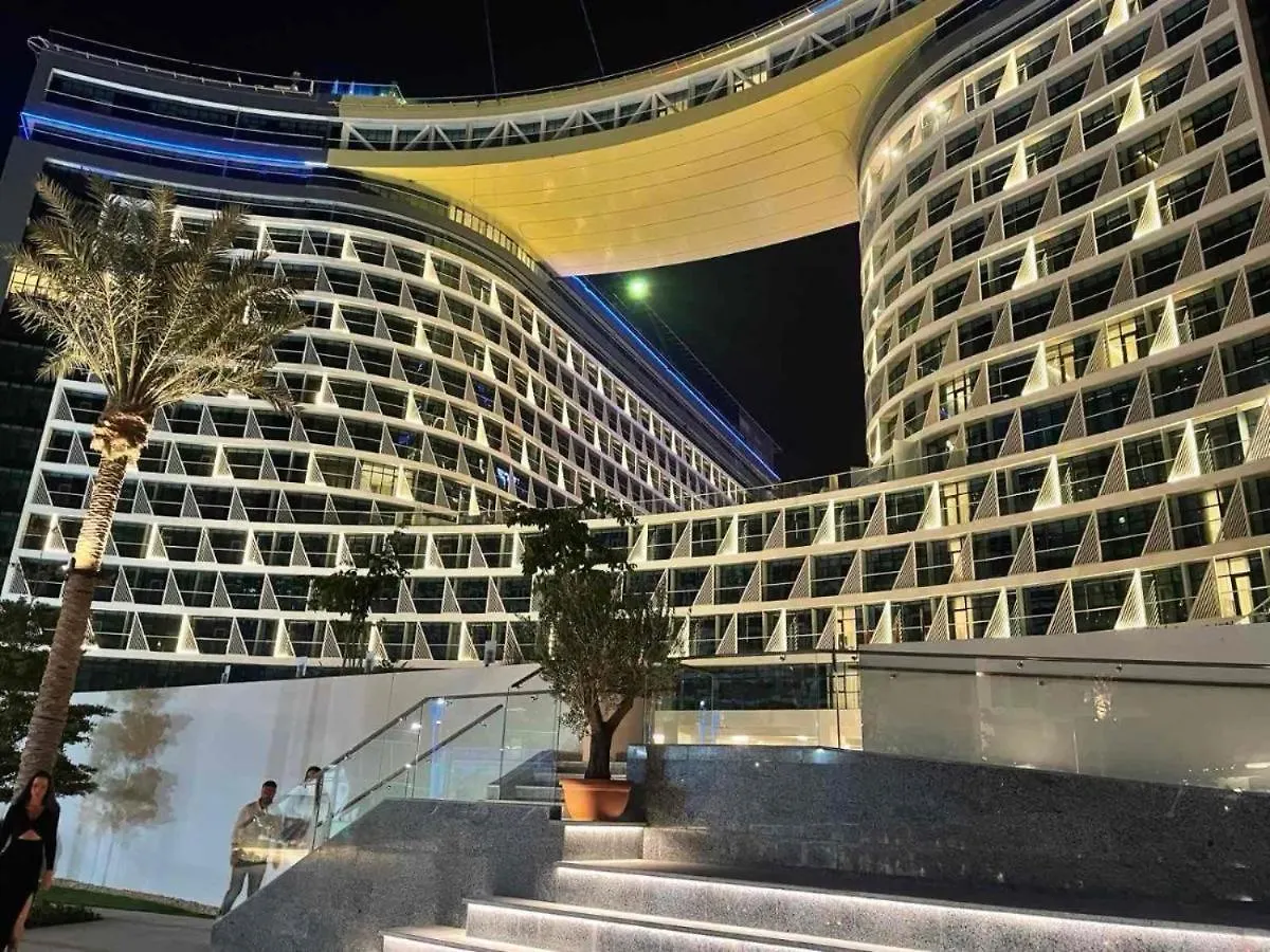 The Seven Palm With Free Rooftop Pool & Beach Dubai