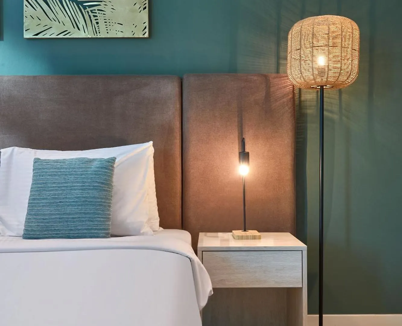 The Seven Palm With Free Rooftop Pool & Beach Dubai